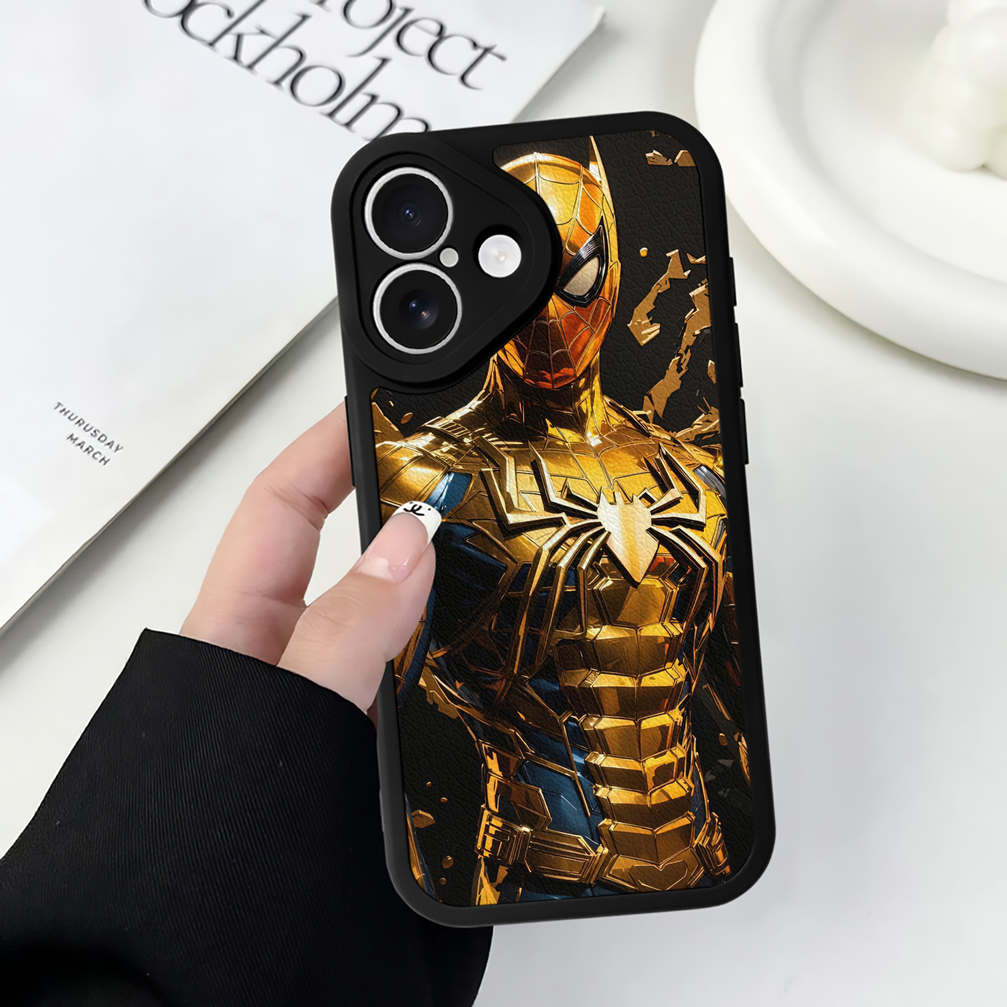 Spider Man スパイダーマン 【iPhone 16シリーズ対応】シリコンスマホケース（レザー調） 材質：シリコン